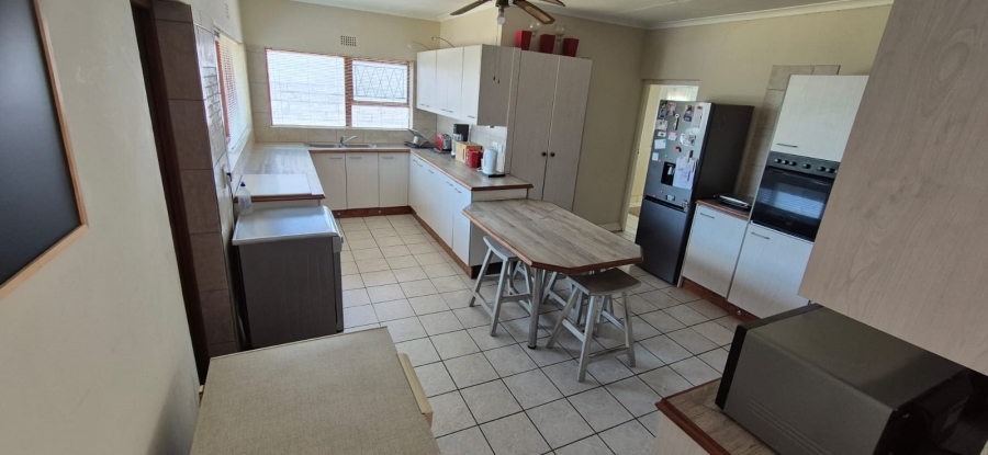 4 Bedroom Property for Sale in Overbaakens Eastern Cape